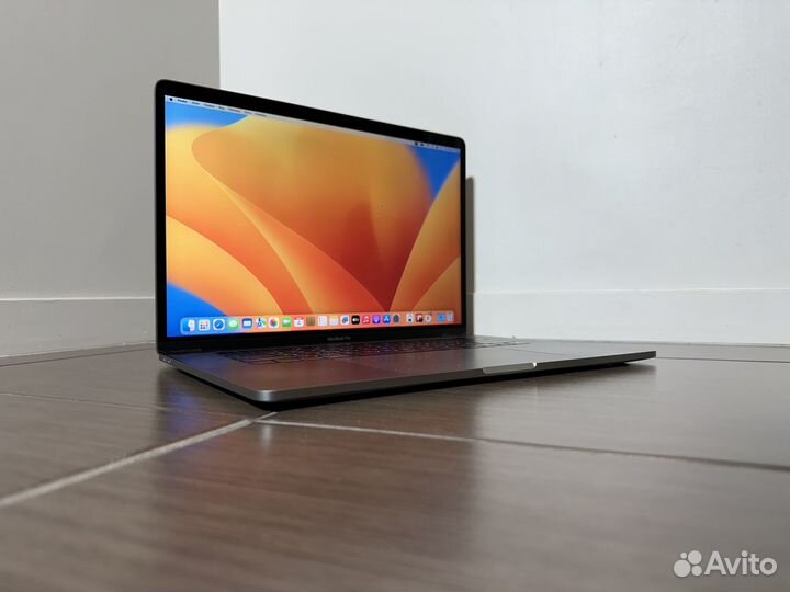 Apple MacBook Pro 15 2018 16/2Tb Radeon Pro 4gb