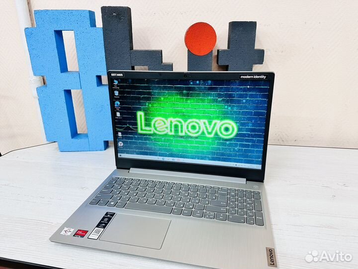 Свежий мощный ноутбук