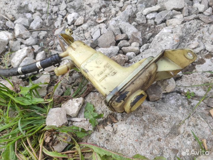 Бачок гидроусилителя руля Volkswagen Passat B5 1.6