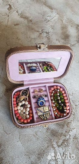 Бежевая шкатулка для украшений