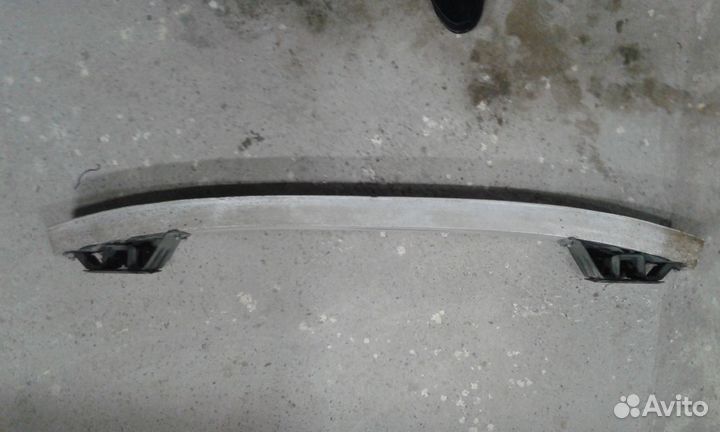 Усилитель заднего бампера Toyota Avensis 2008г