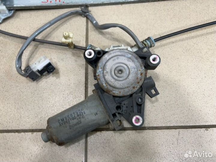 Стеклоподъемник задний задний правый Mitsubishi