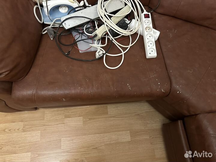 Кожаный диван бу