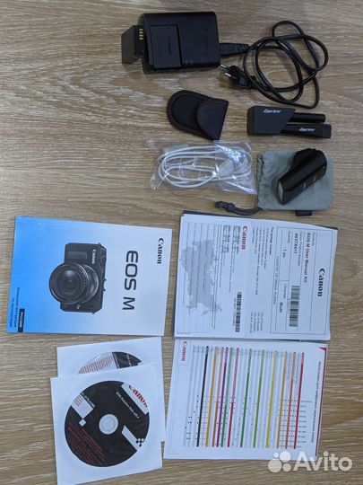 Canon EOS M Kit 18-55 и 22 мм