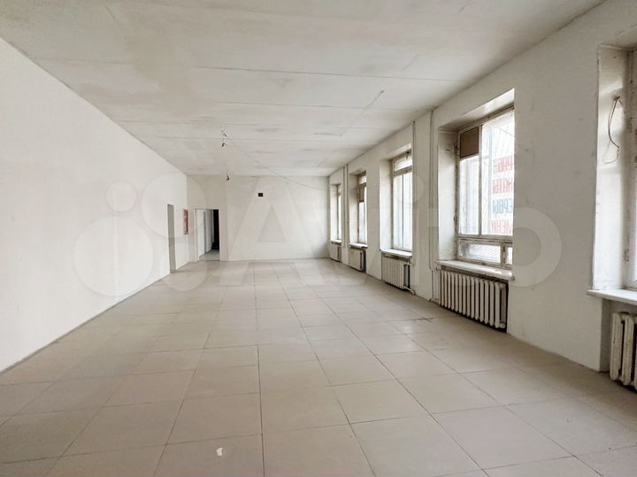 182 м², 1 эт, отд.вх, 1 линия, парковка, трафик