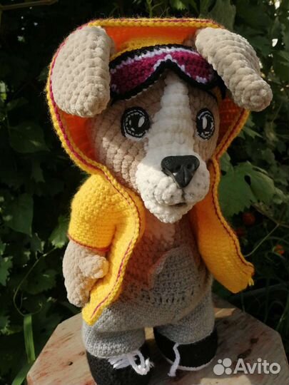 Вязаная игрушка собака