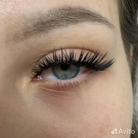 Наращивание ресниц, оформление бровей