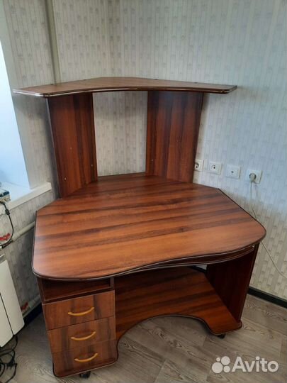 Комп.стол бу ш 112-г 94-в 76. Выс.целиком 140