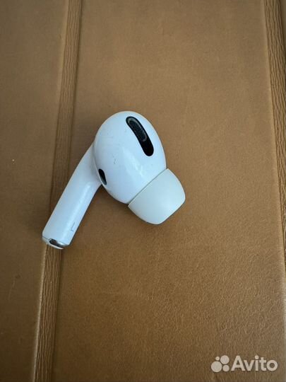 Левый наушник AirPods Pro