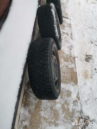 Michelin X-Ice North 4 195/65 R15