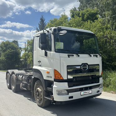 Седельный тягач Hino 700, 2014