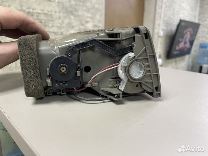 Дефлектор воздуха центральный в торпеду Ауди А8 Д2