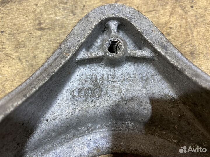 Кронштейн амортизатора VW Phaeton 1