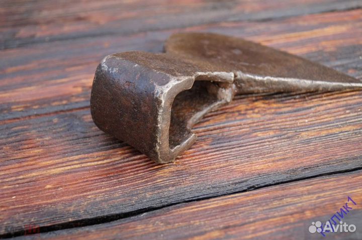 Топор старинный, кованый. Клеймо (256-2)