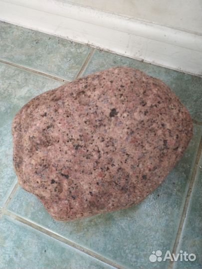 Природный большой камень