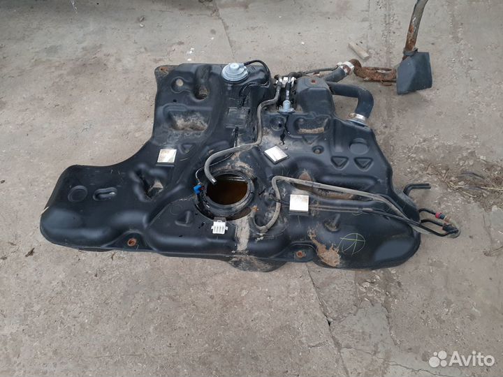 Бензобак на тойота королла Е150, 2007 года