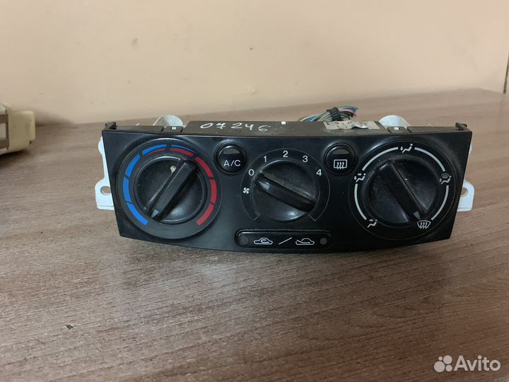 Блок управления печкой Мазда MPV