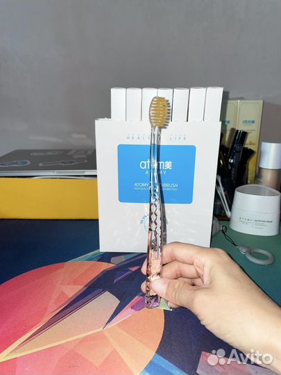 Зубная щетка