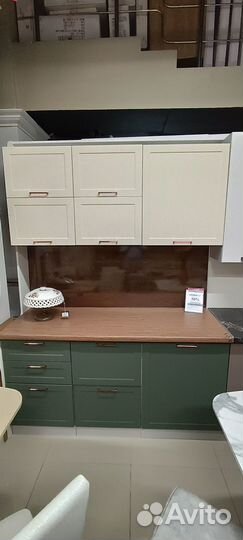 Современный кухонный гарнитур