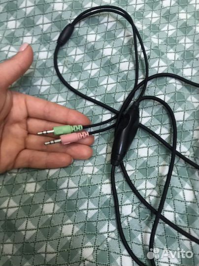 Наушники с микрофоном