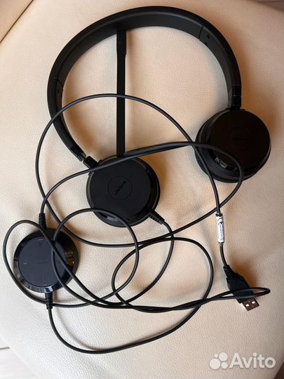 Беспроводные наушники jabra