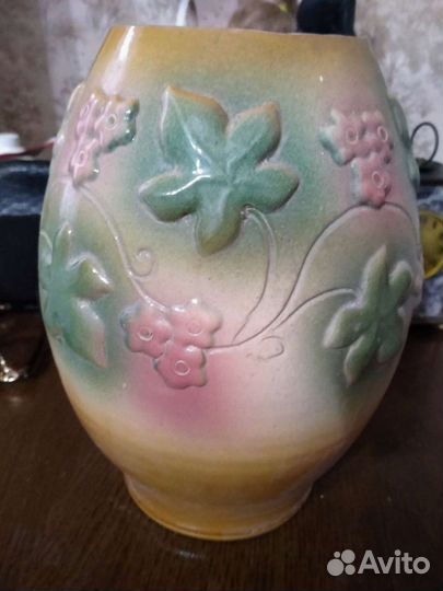 Керамическая ваза или горшок