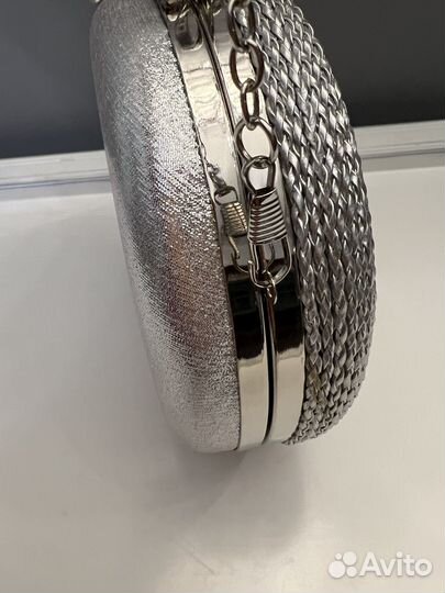 Сумочка-клатч серебристая новая