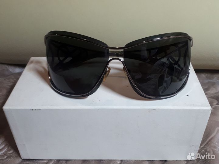 Солнцезащитные очки YSL