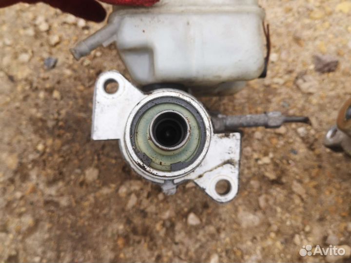 Главный тормозной цилиндр Almera N16