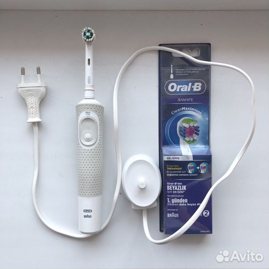 Braun Oral-B Vitality D100 + 2 насадки 3D White