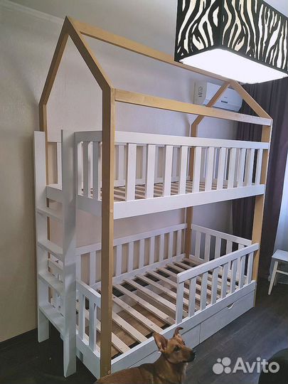 Детская двухъярусная кровать