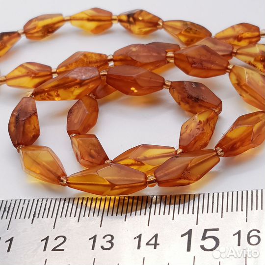 Бронь Г. Янтарные бусы природный камень