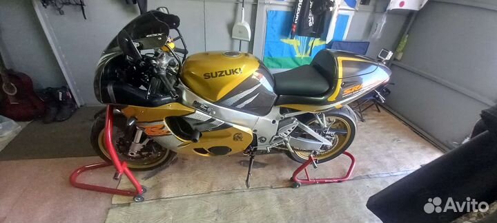 Сузуки GSX-R750 srad