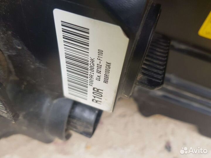 Правая фара на кия спортейдже4 ксенон