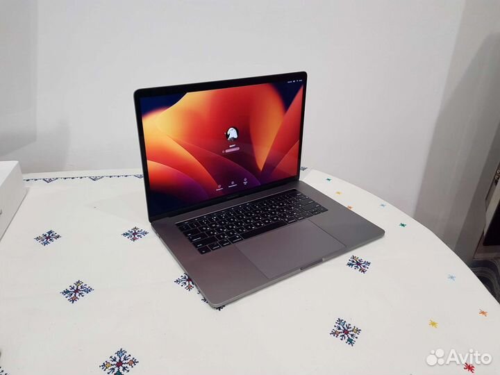 Ноутбук Apple macbook pro 15 2017, 240 циклов