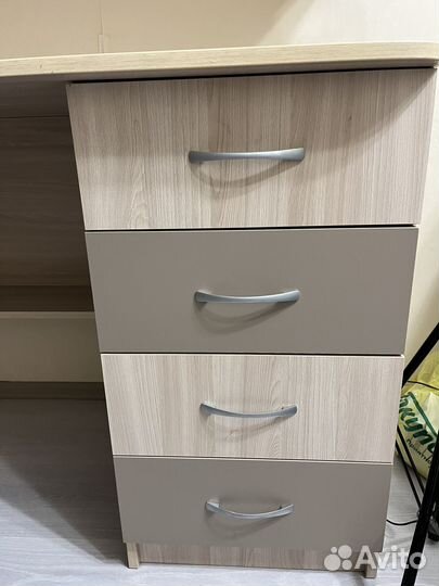 Стол угловой и шкаф