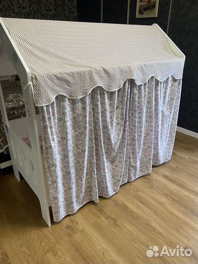 Детская кроватка домик