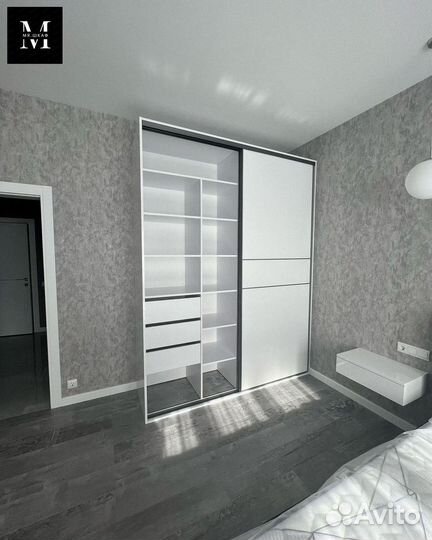 Шкаф купе с зеркалом