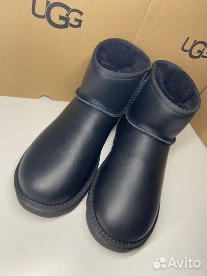 UGG Classic Black