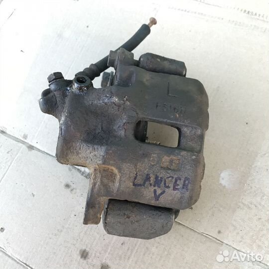 Суппорт передний левый Mitsubishi Lancer, Libero