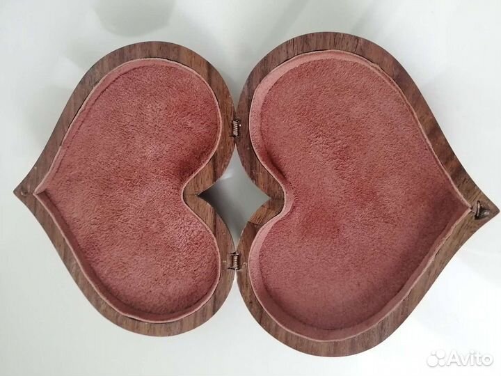 Деревянная шкатулка