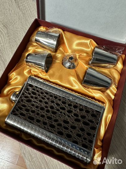 Набор Фляжка с рюмками