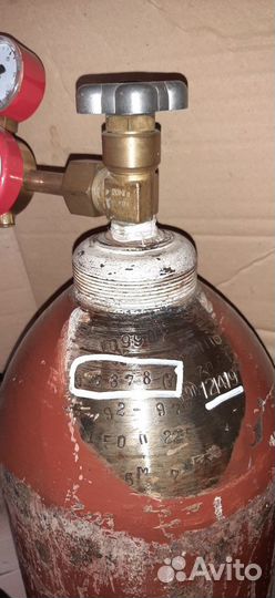 Шары разных размеров и цветов, цифры и образы