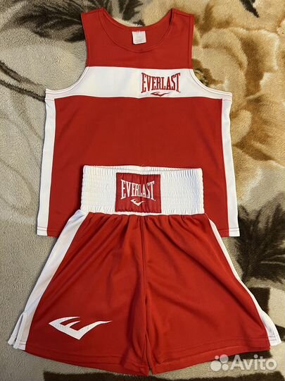 Боксерские перчатки, боксерский шлем, экипировка