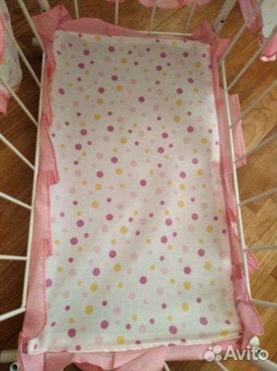 Кроватка для кукол с балдахином