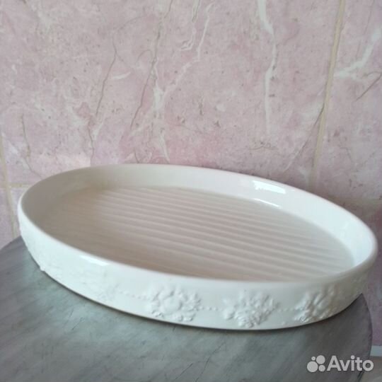 Блюдо большое, контейнер с крышкой