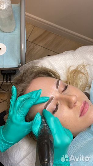 Татуаж бровей