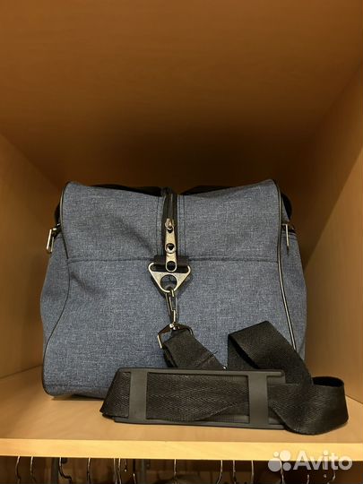 Сумка с женскими вещами