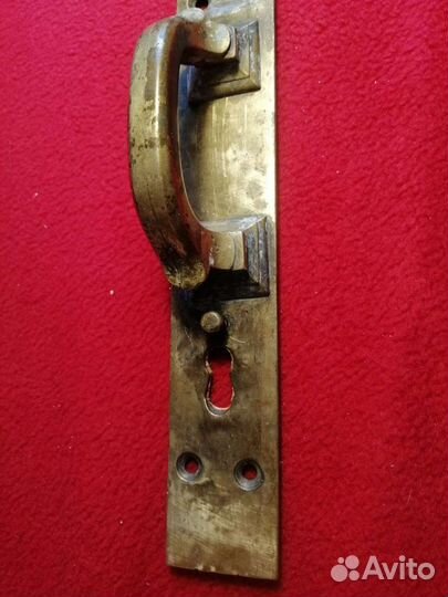 Старинная латунная дверная ручка