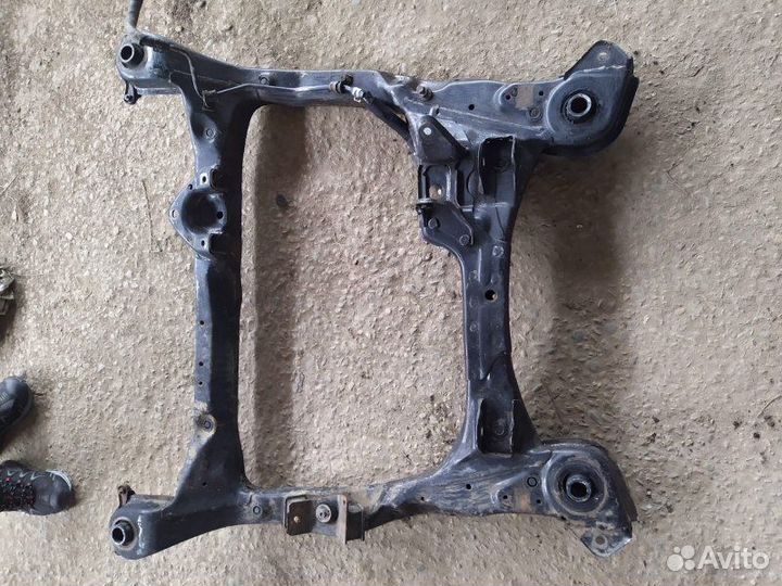 Подрамник передний передний Toyota Camry седан 3